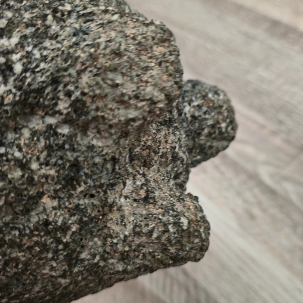 Unbranded Mini Volcanic Rock Molcajete Mortar & Pestle Set Hand Carved 11cm 4.5" - Picture 6 of 10